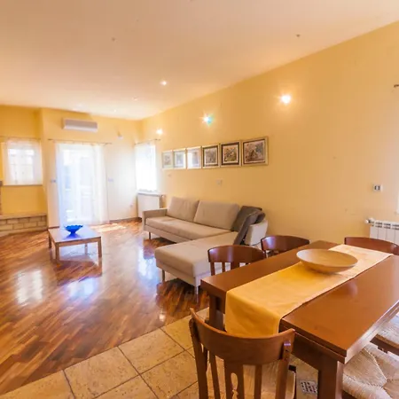 Vikendica Nila, A Charming Just A Short Walk Away From The *