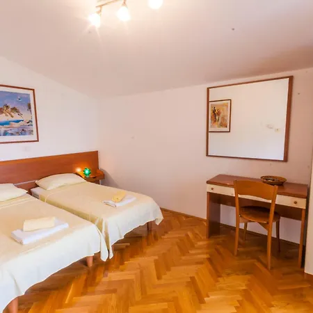 Nila, A Charming Just A Short Walk Away From The Vikendica
