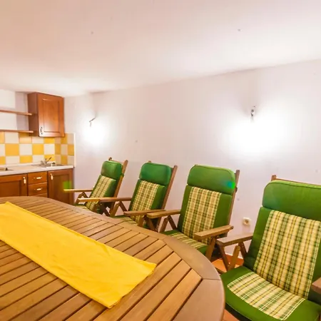 Vikendica Nila, A Charming Just A Short Walk Away From The *
