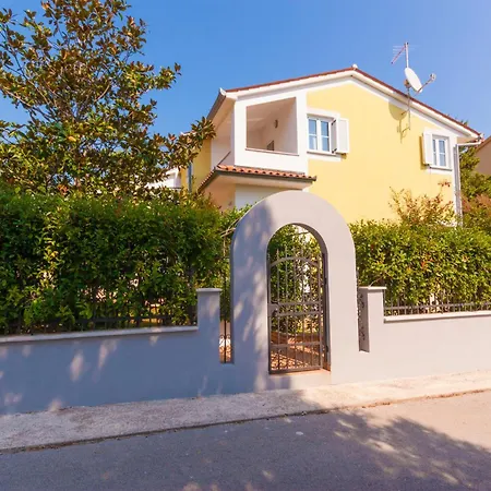 Vikendica Nila, A Charming Just A Short Walk Away From The