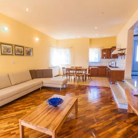 Nila, A Charming Just A Short Walk Away From The Holiday home *