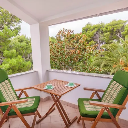 Nila, A Charming Just A Short Walk Away From The Holiday home *